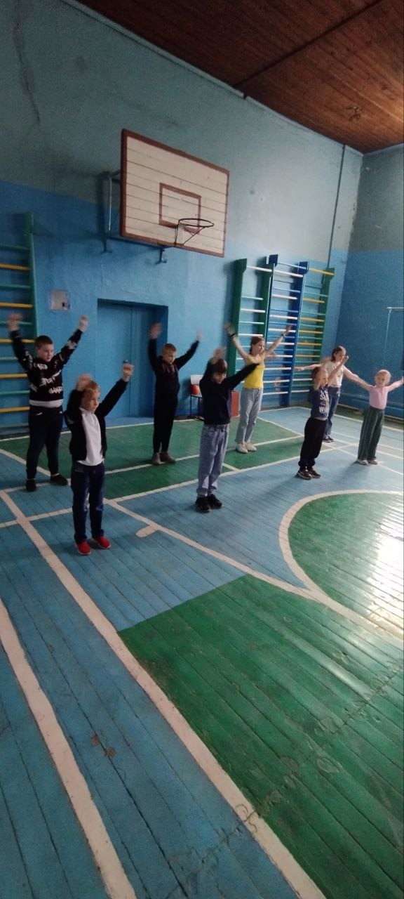 День спортивных игр на пришкольной площадке.